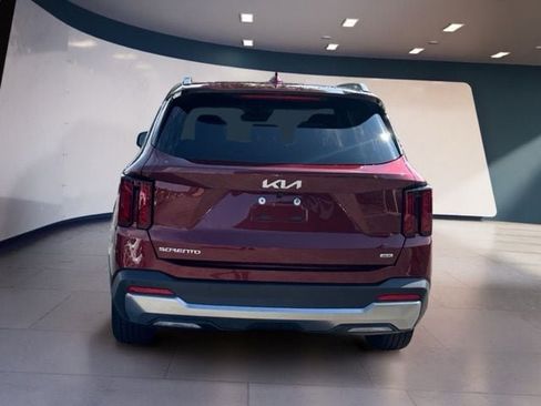 Certified 2024 Kia Sorento S w/ Panoramic Sunroof Package AWD/4WD image 4