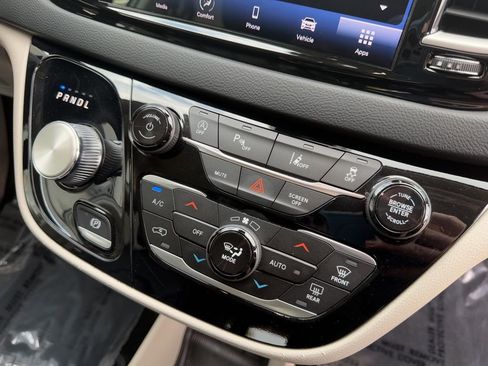 Used 2023 Chrysler Pacifica Touring-L FWD image 31