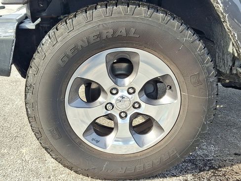 Used 2017 Jeep Wrangler Unlimited Sahara w/ Dual Top Group image 9