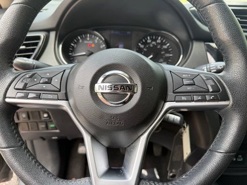 Used 2019 Nissan Rogue S w/ Special Edition Package FWD image 22