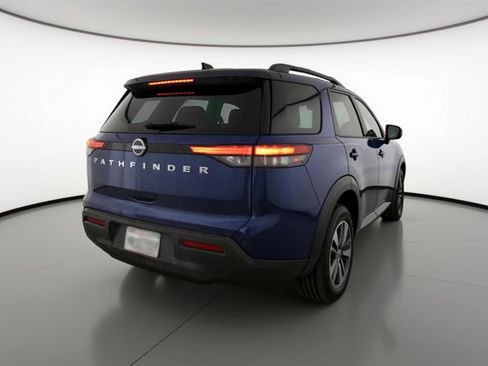 Used 2025 Nissan Pathfinder SV image 9