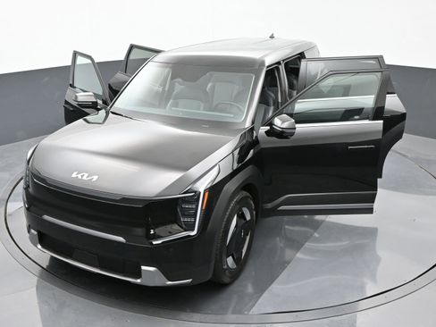 Used 2024 Kia EV9 Light RWD image 44