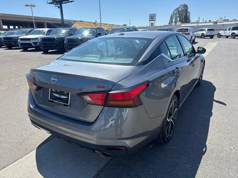 Used 2024 Nissan Altima 2.5 SR FWD image 6