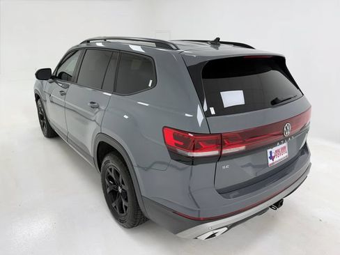 Used 2024 Volkswagen Atlas Peak Edition SE AWD/4WD image 38