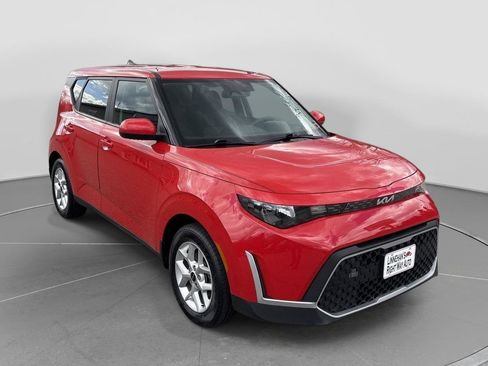 Used 2023 Kia Soul LX w/ LX Technology Package FWD image 5