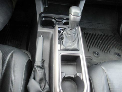 Used 2021 Toyota Tacoma Limited image 22