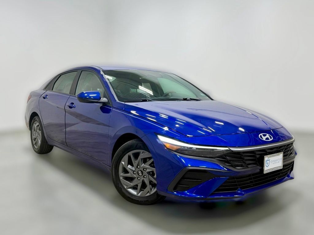 Used 2024 Hyundai Elantra SEL FWD image 3
