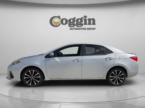 Used 2019 Toyota Corolla SE image 2
