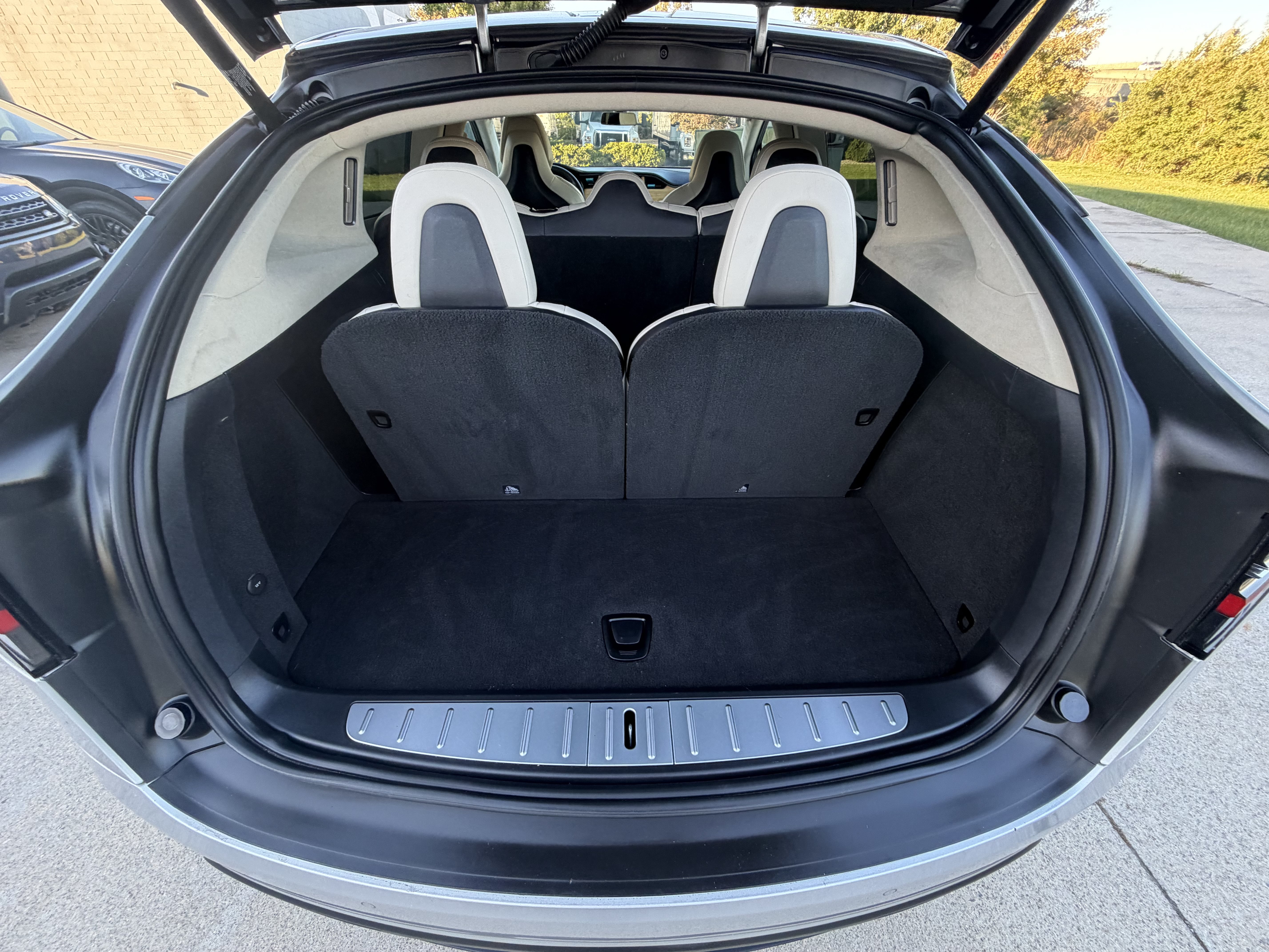 Used 2018 Tesla Model X 75D AWD/4WD image 17