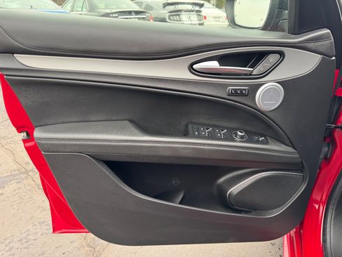 Used 2023 Alfa Romeo Stelvio Veloce image 5