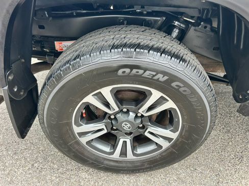 Used 2019 Toyota Tacoma TRD Sport w/ Technology Package image 12