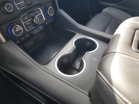 Used 2024 Chevrolet Suburban Premier image 19