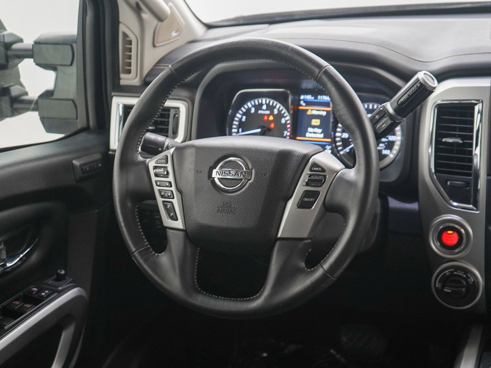 Used 2019 Nissan Titan PRO-4X w/ Pro-4x Convenience Package AWD/4WD image 15