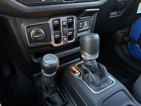 New 2026 Jeep Gladiator Sport AWD/4WD image 21