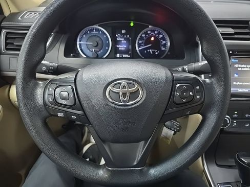 Used 2017 Toyota Camry LE w/ Moonroof Package FWD image 19