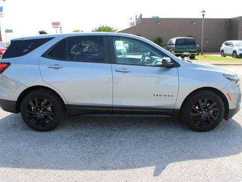 Used 2024 Chevrolet Equinox LS w/ LS Convenience Package FWD image 4