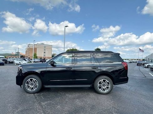 Used 2025 Ford Expedition Active AWD/4WD image 7