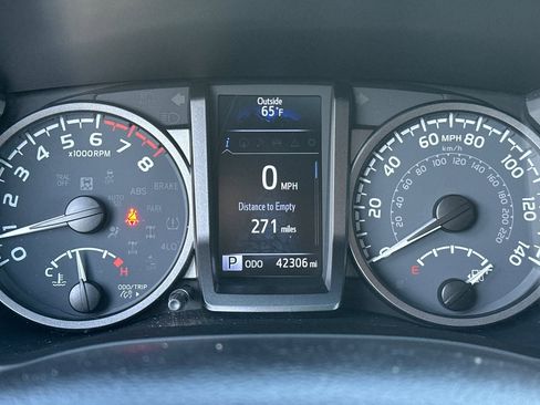 Used 2021 Toyota Tacoma TRD Off-Road image 26