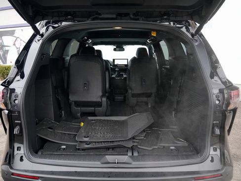 Used 2025 Toyota Sienna XLE Woodland Edition image 15