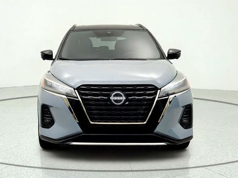 Used 2023 Nissan Kicks SR w/ SR Premium Package FWD image 2