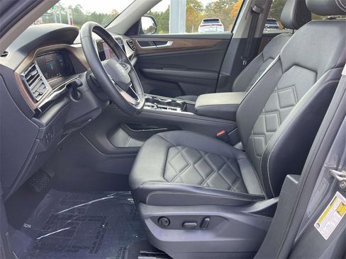 Certified 2025 Volkswagen Atlas SE image 16