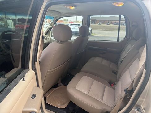Used 2005 Ford Explorer Sport Trac XLT image 18