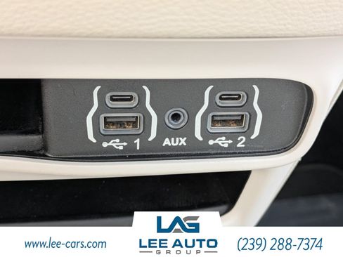 Used 2021 Chrysler Pacifica Touring-L FWD image 25