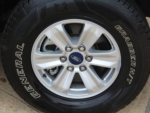 Used 2018 Ford F150 XLT AWD/4WD image 3