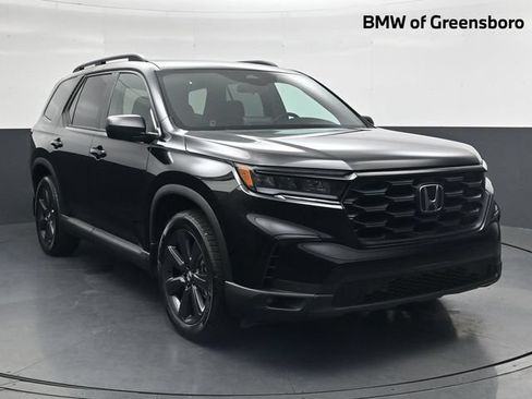 Used 2025 Honda Pilot Sport image 1