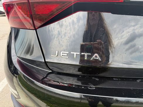 Used 2024 Volkswagen Jetta SE image 38