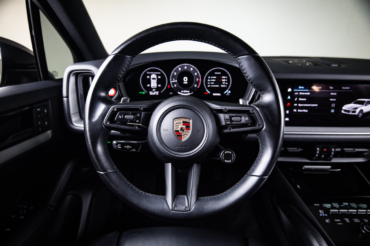 Certified 2024 Porsche Cayenne AWD/4WD image 26