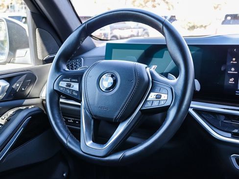 Used 2025 BMW X5 xDrive50e image 16