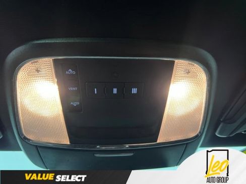 Used 2015 Dodge Charger SXT AWD/4WD image 25