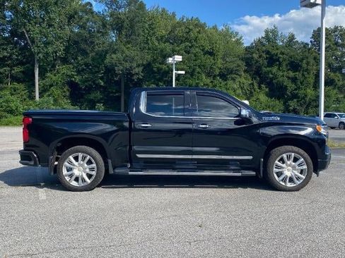 Used 2023 Chevrolet Silverado 1500 High Country w/ Technology Package image 2