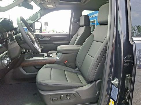 New 2025 GMC Sierra 3500 SLT w/ SLT Premium Package image 10