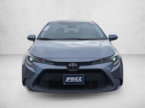 Used 2022 Toyota Corolla LE image 2