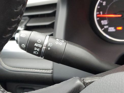 Used 2021 GMC Acadia SLT w/ Premium Package image 17