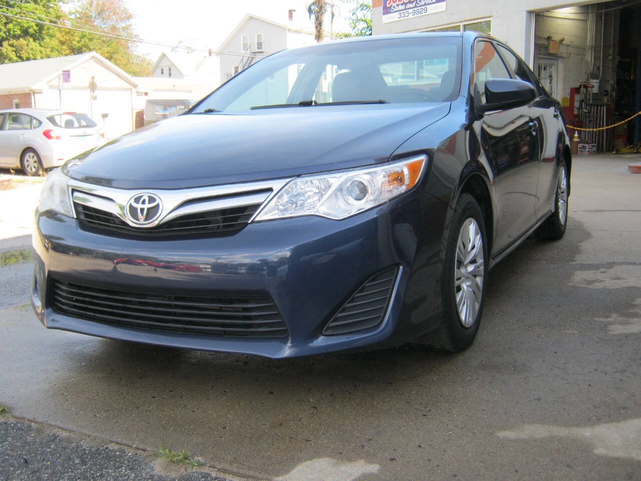 Used 2014 Toyota Camry LE FWD image 1