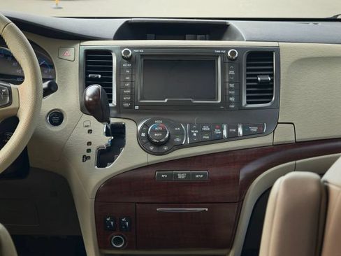 Used 2011 Toyota Sienna XLE w/ XLE Navigation Pkg FWD image 34