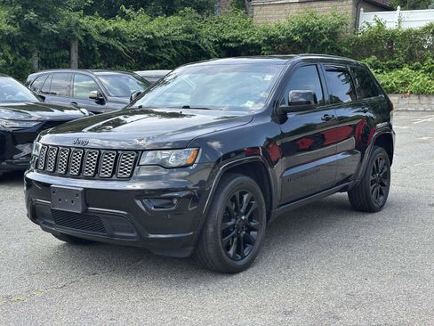Used 2018 Jeep Grand Cherokee Altitude AWD/4WD image 7