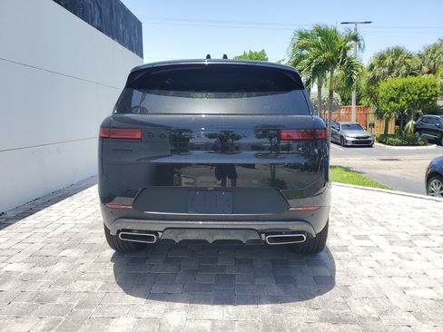 Used 2025 Land Rover Range Rover Sport SE AWD/4WD image 5