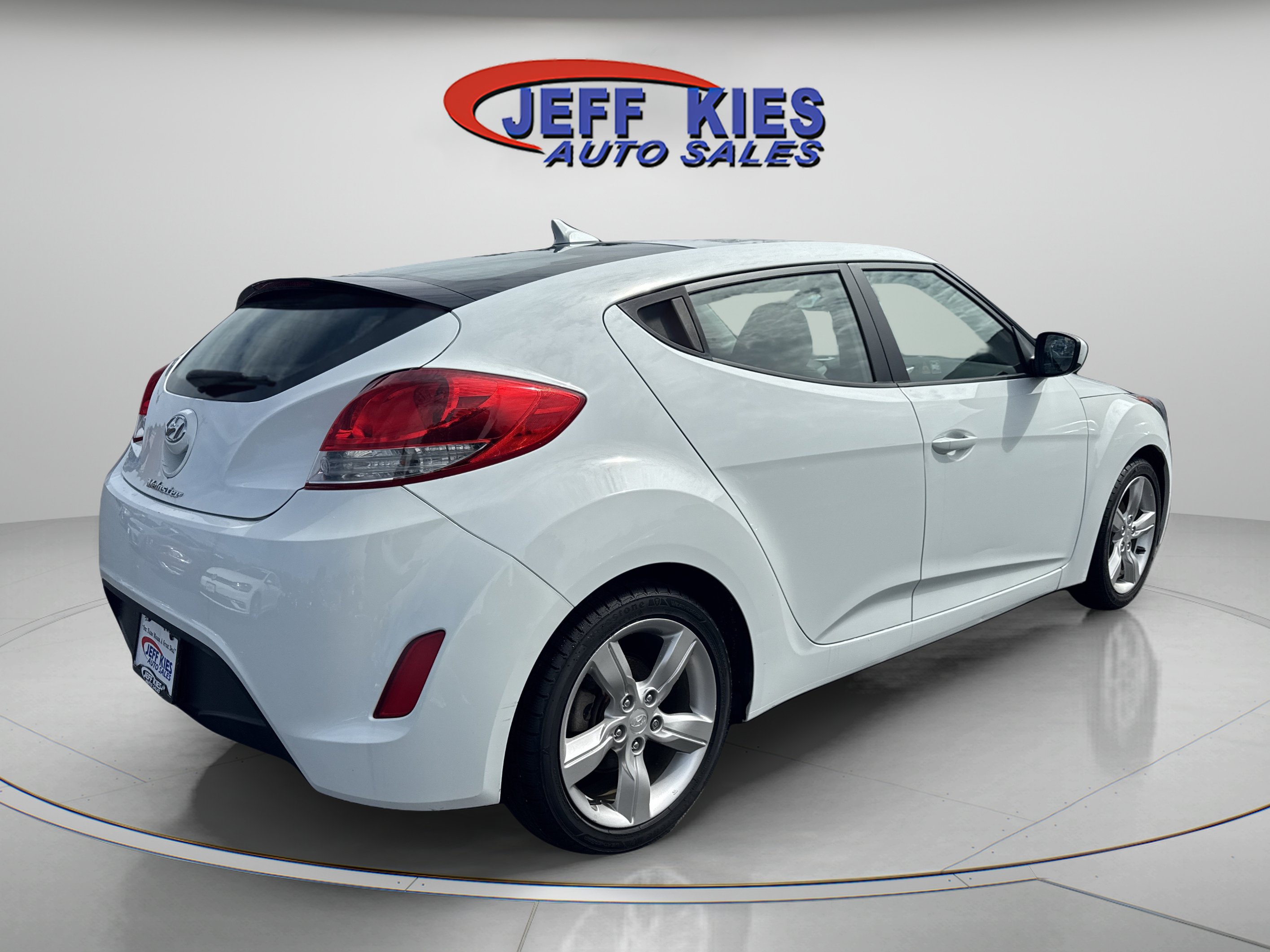 Used 2012 Hyundai Veloster FWD image 5