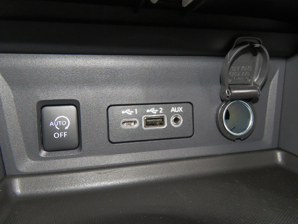Used 2025 Nissan Sentra SV FWD image 18