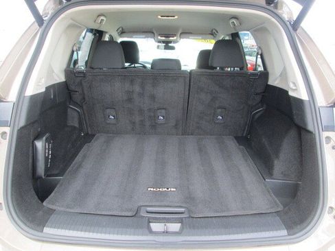 Used 2025 Nissan Rogue SV image 12