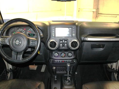 Certified 2016 Jeep Wrangler Unlimited Sahara w/ Max Tow Package image 9