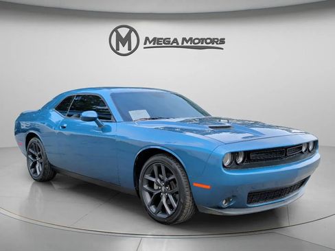 Used 2022 Dodge Challenger SXT w/ Blacktop Package image 7