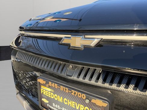 Used 2025 Chevrolet Equinox EV LT image 10