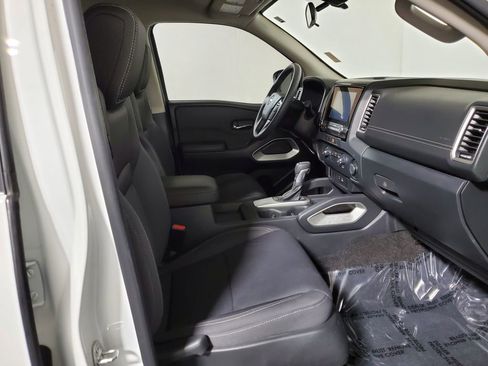 Used 2022 Nissan Frontier SV image 9