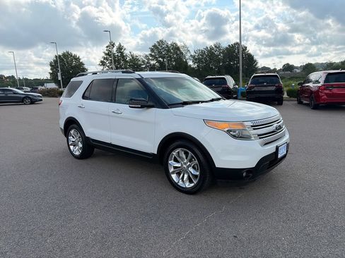 Used 2014 Ford Explorer XLT w/ Equipment Group 202A FWD image 7