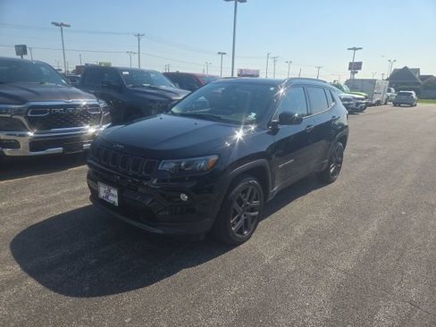 Used 2025 Jeep Compass Limited w/ Sun & Sound Group AWD/4WD image 1